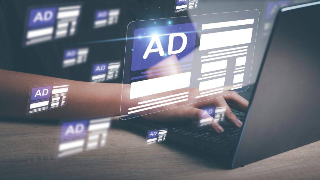 online,programmatic,advertising,in,feed,on,computer,screen.,optimize,advertisement